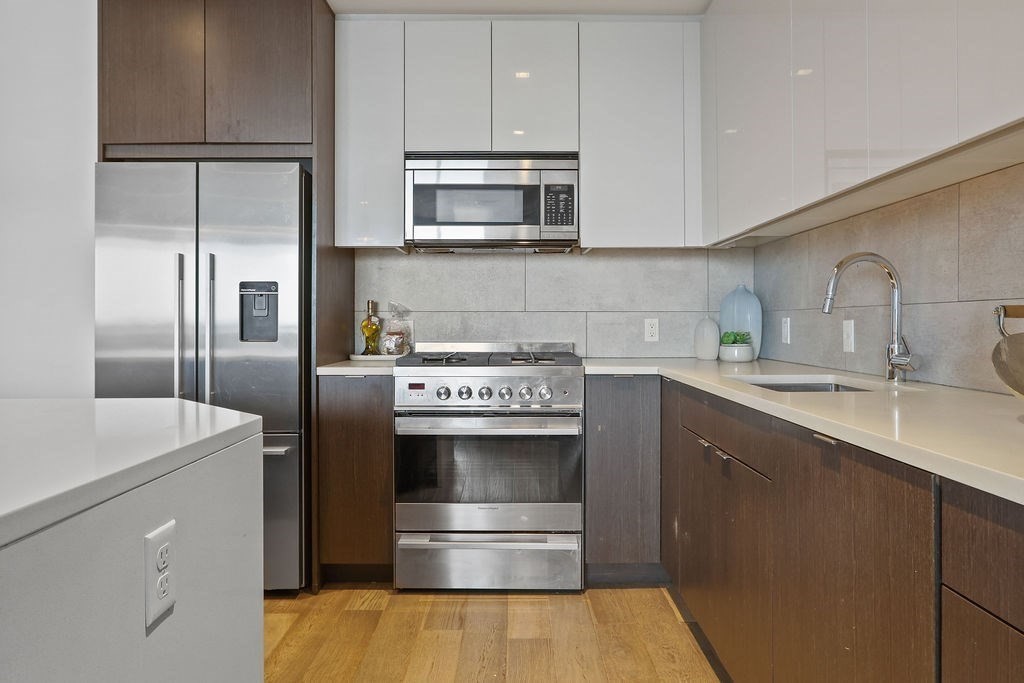 375 Canal Street # 811