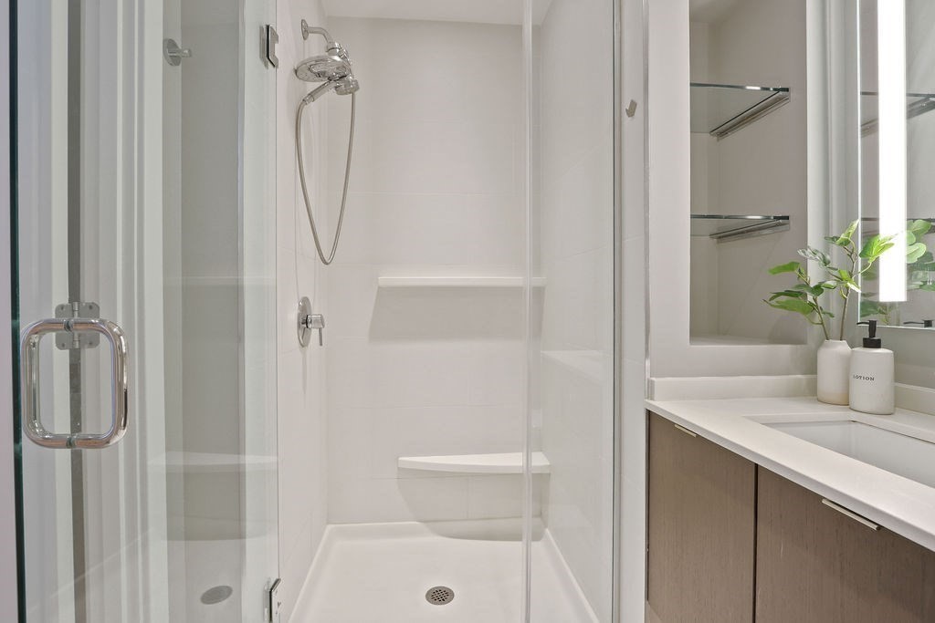 375 Canal Street # 811