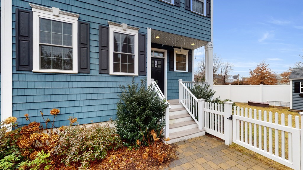 25 Hearn St. Unit: TH