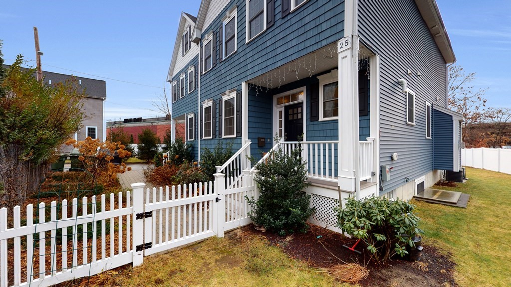 25 Hearn St. Unit: TH