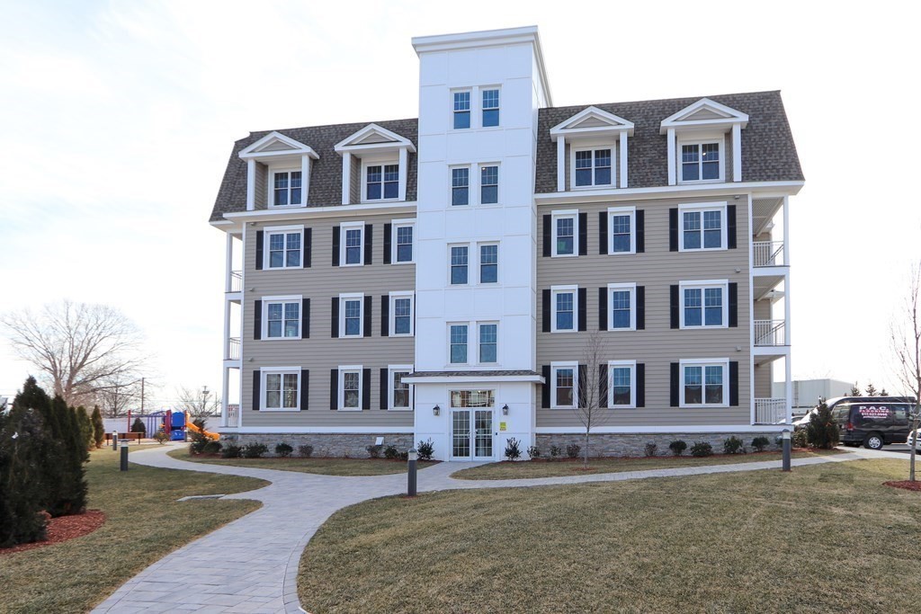 320 Middlesex Ave # A102