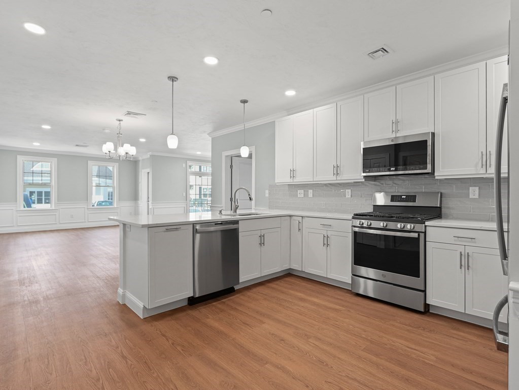 320 Middlesex Ave # A102