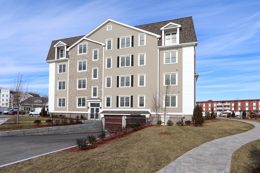 320 Middlesex Ave # A102