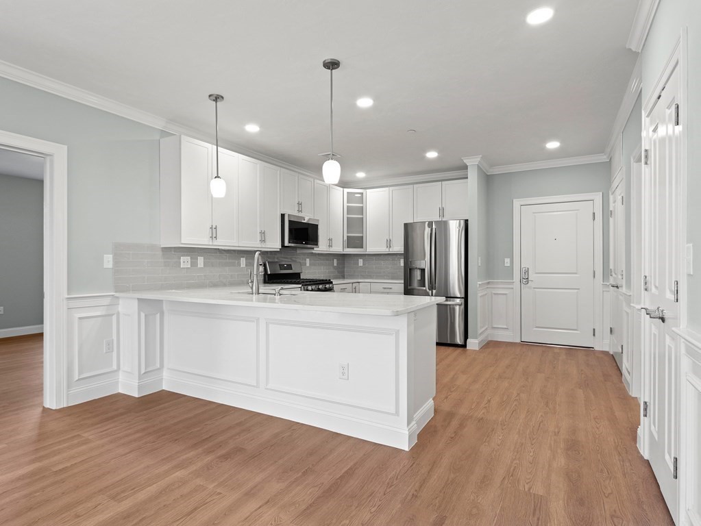 320 Middlesex Ave # A102