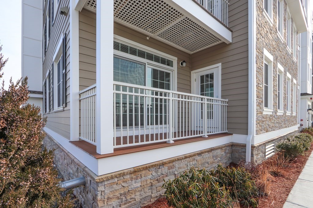 320 Middlesex Ave # A102