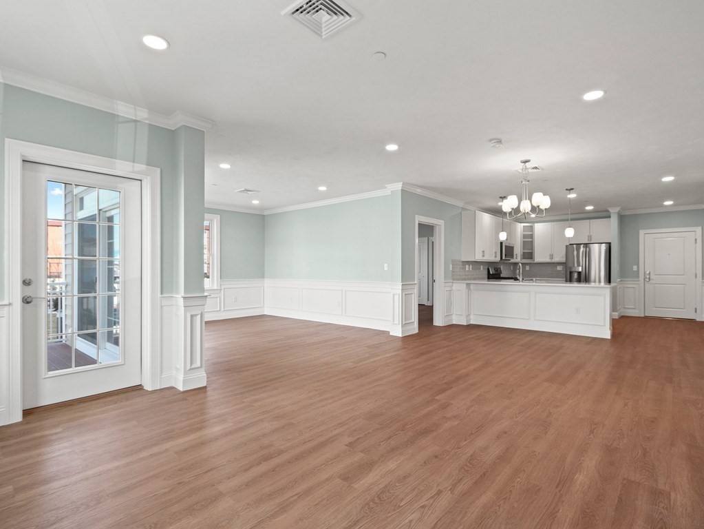 320 Middlesex Ave # A102