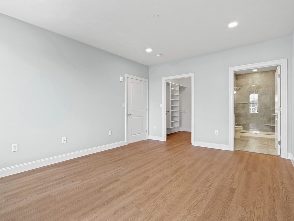 320 Middlesex Ave # A102