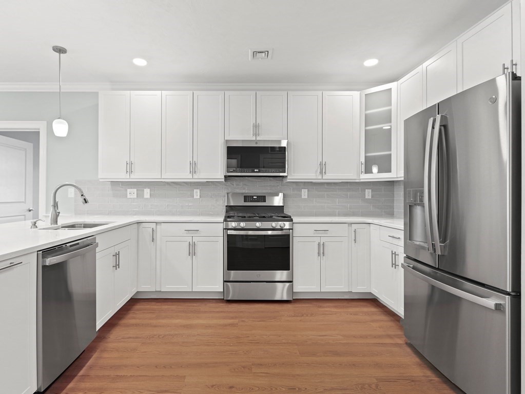 320 Middlesex Ave # A102