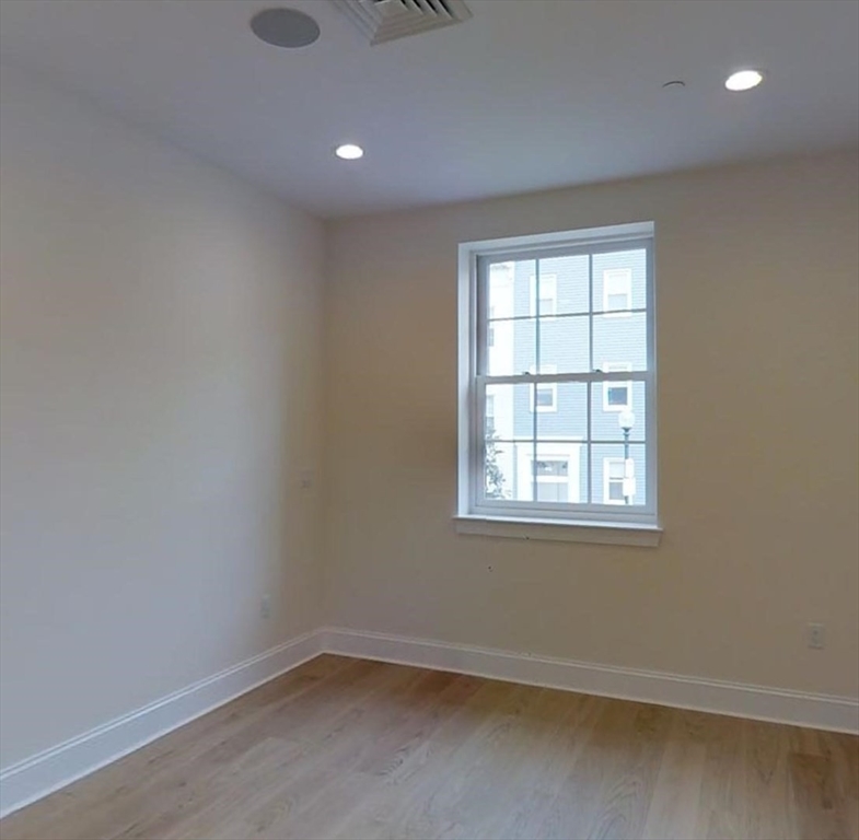 380 Bunker Hill # 115