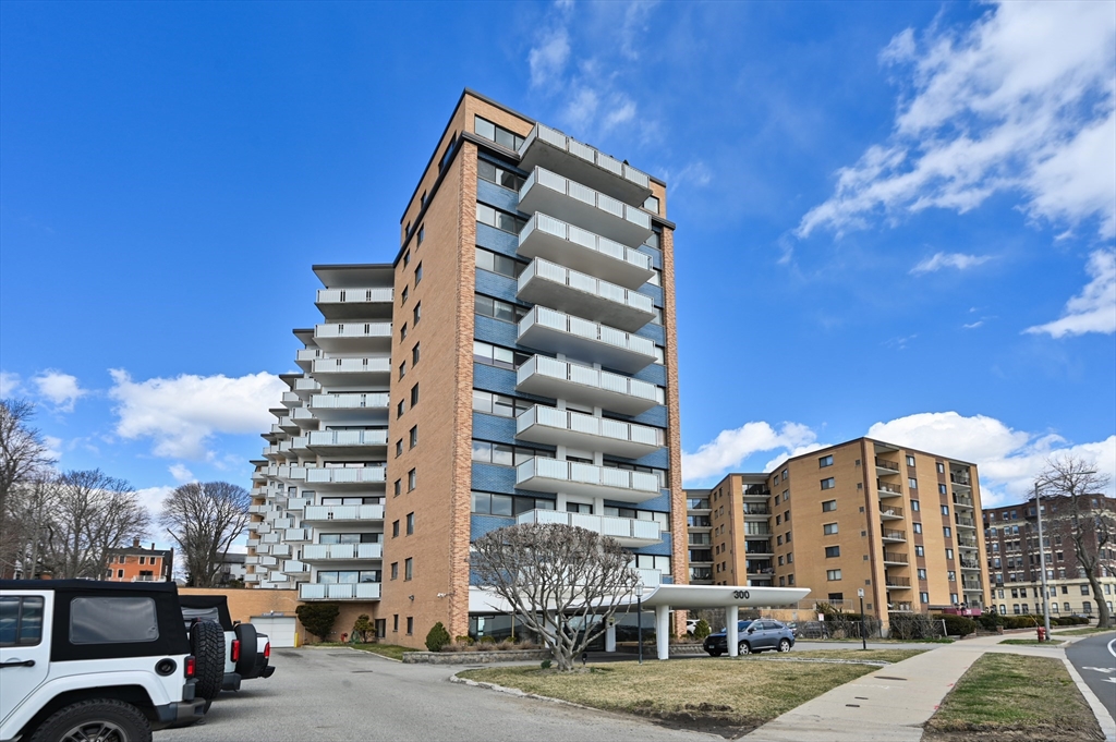 300 Lynn Shore Drive Unit: 812