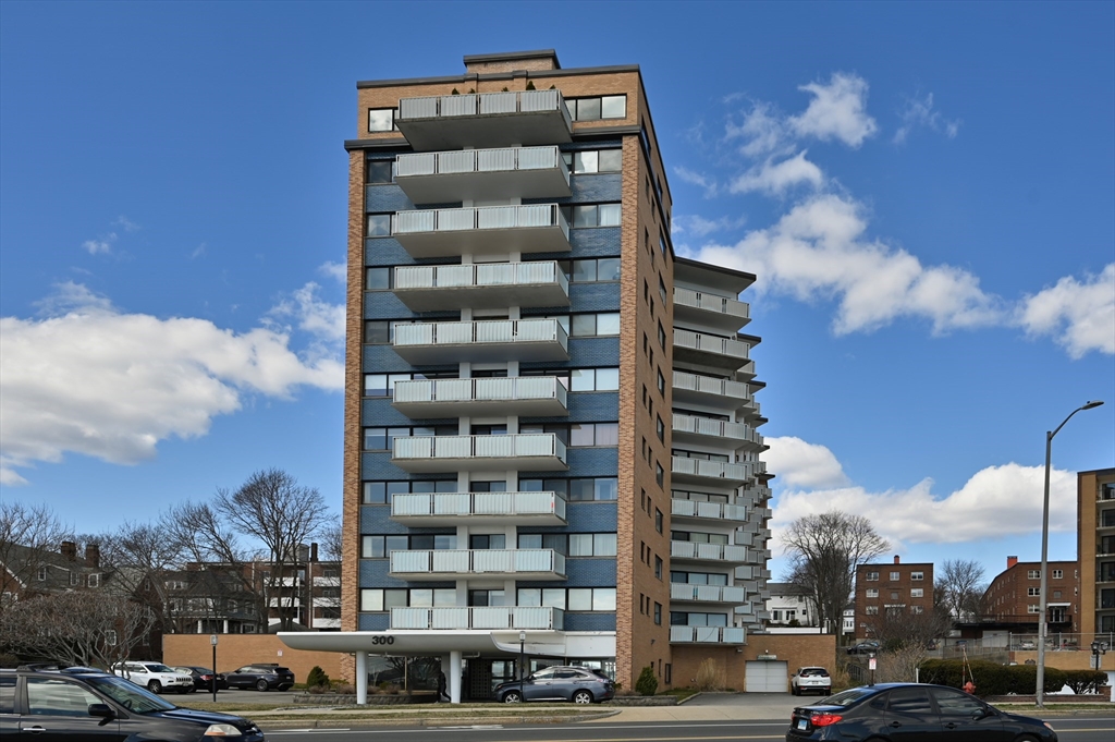 300 Lynn Shore Drive Unit: 812