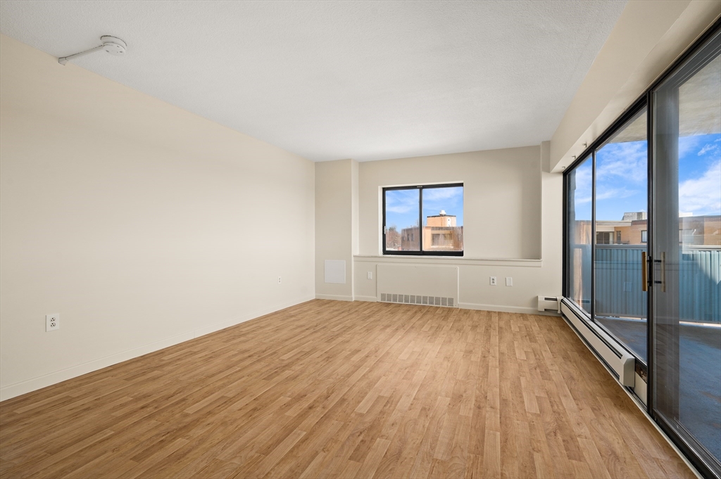 300 Lynn Shore Drive Unit: 812