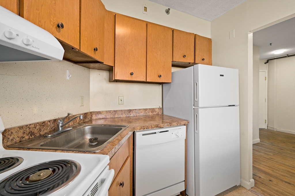 300 Lynn Shore Drive Unit: 812