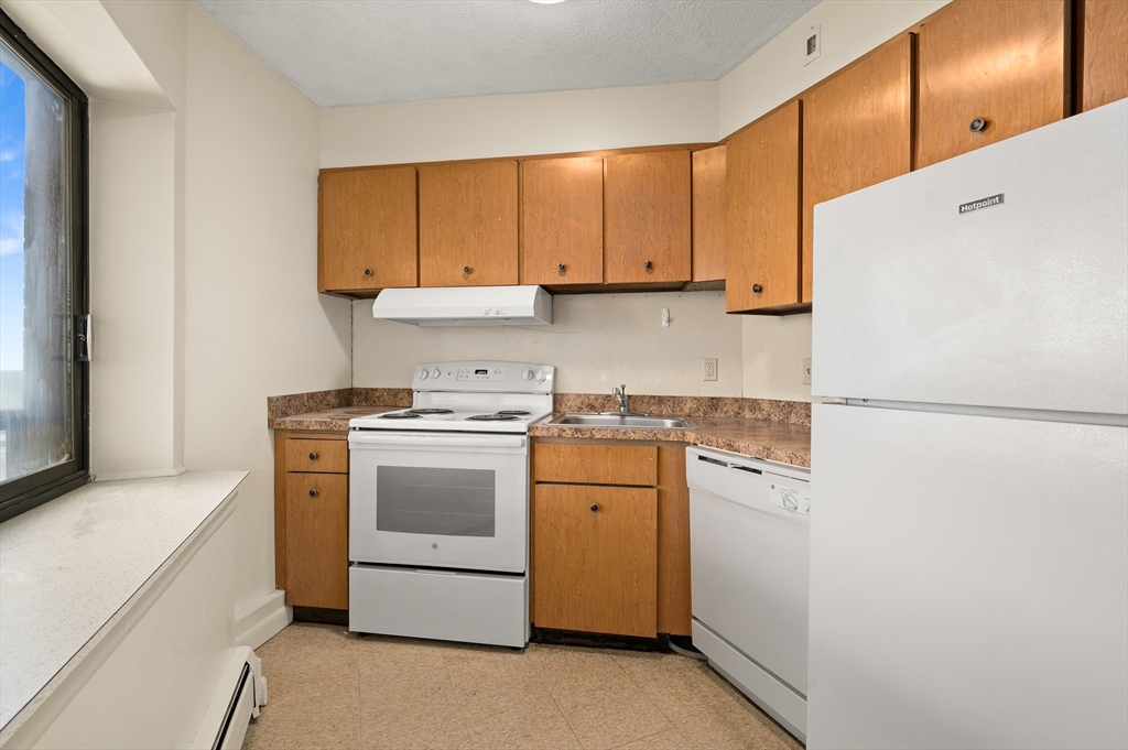 300 Lynn Shore Drive Unit: 812