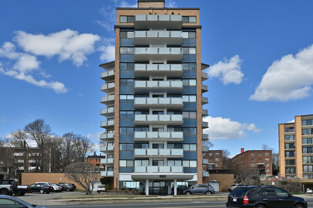 300 Lynn Shore Drive Unit: 812