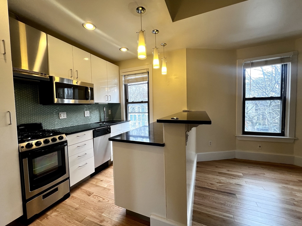 106 Magazine Street # 3