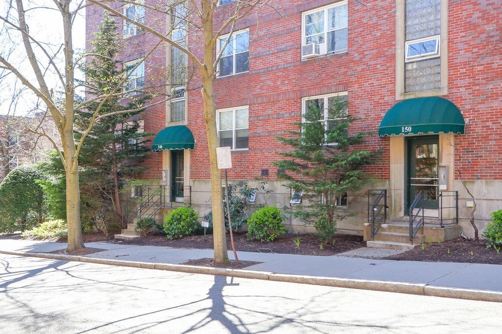 146 Beaconsfield Rd. # T2