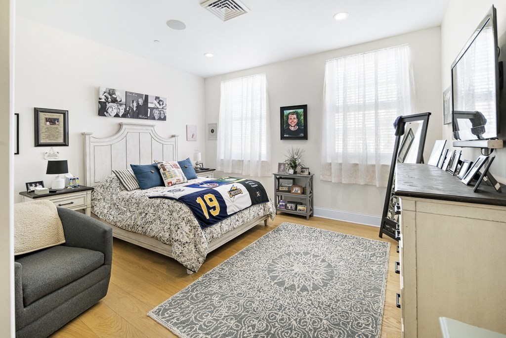 380 Bunker Hill St # 213