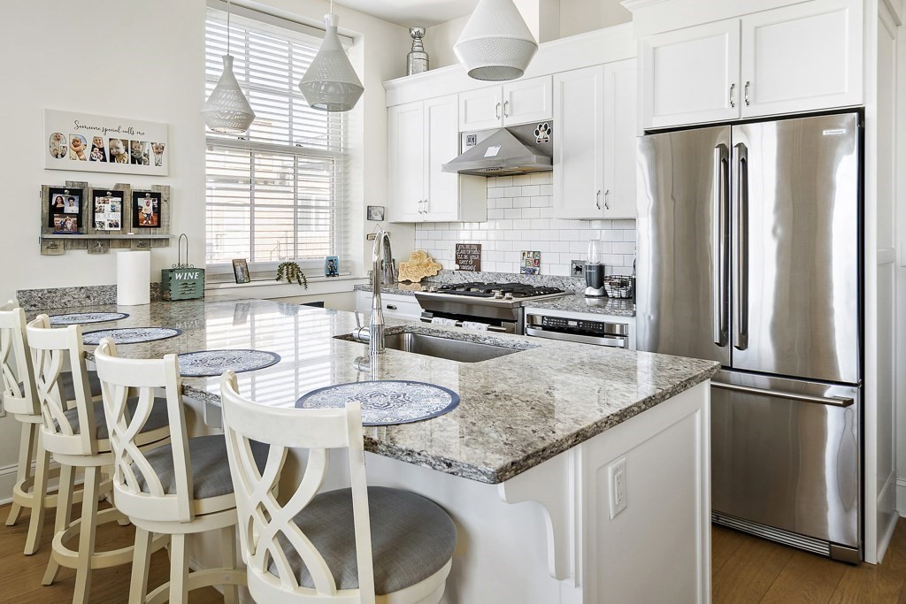 380 Bunker Hill St # 213