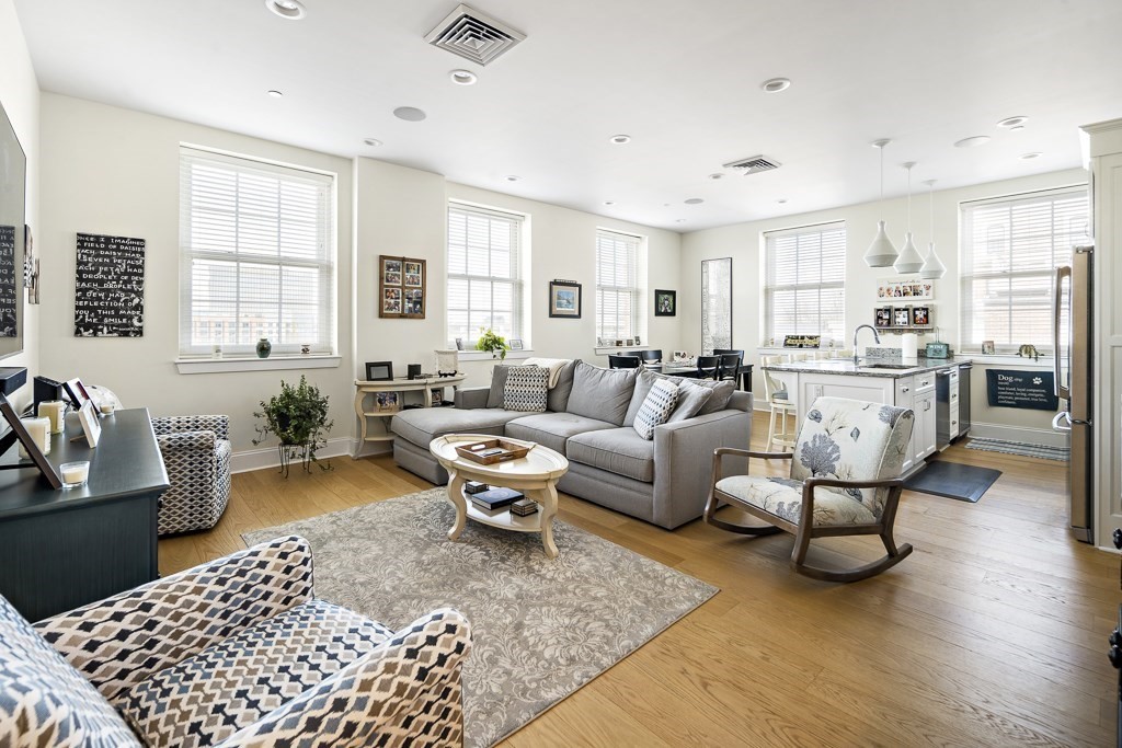 380 Bunker Hill St # 213