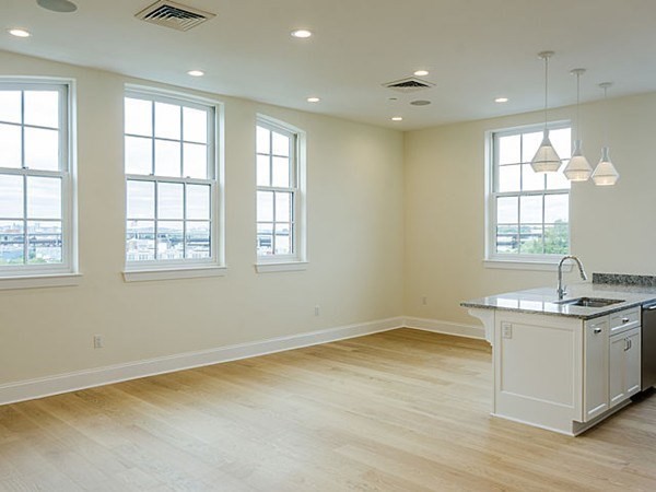 380 Bunker Hill St # 213