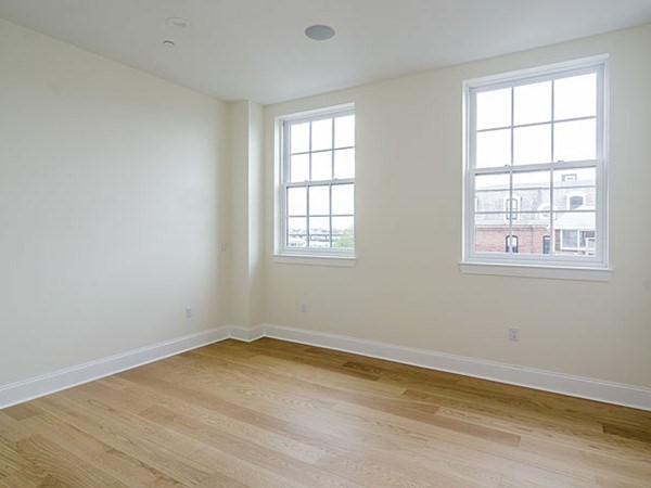 380 Bunker Hill St # 213