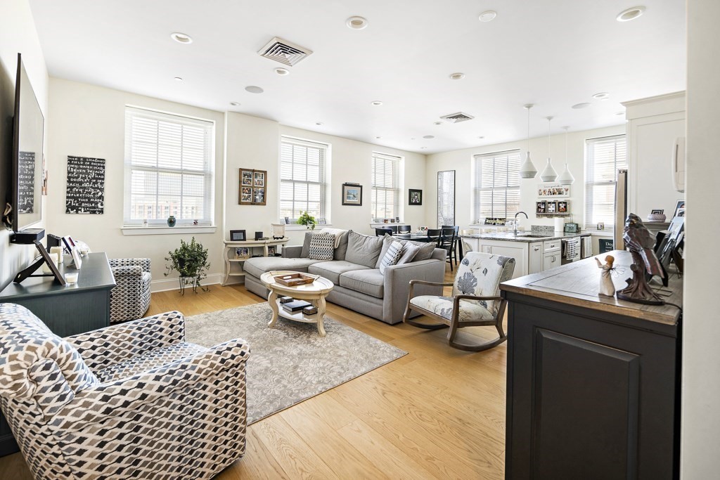 380 Bunker Hill St # 213