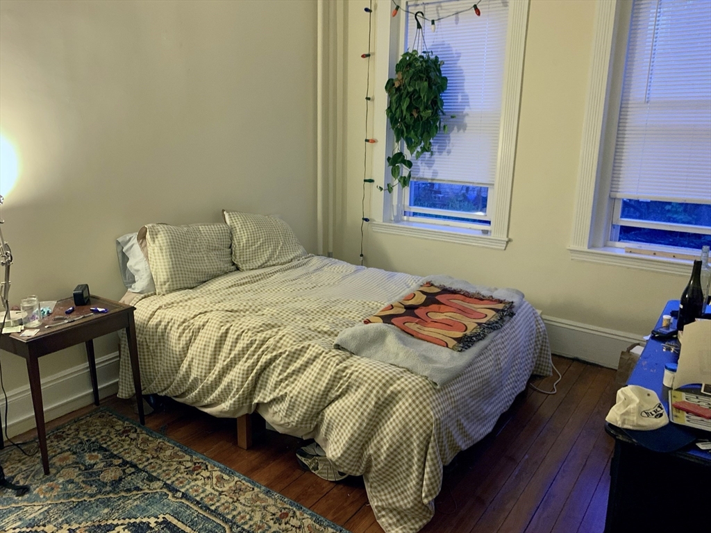 102 Trowbridge St # 1R