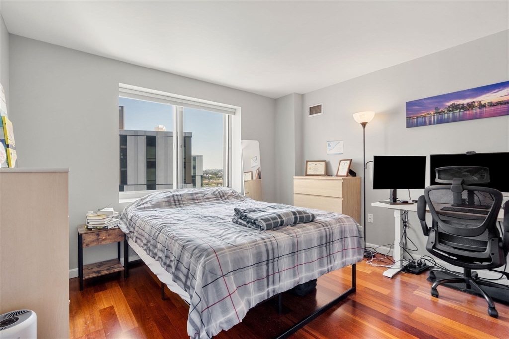 8-12 Museum Way # 1527