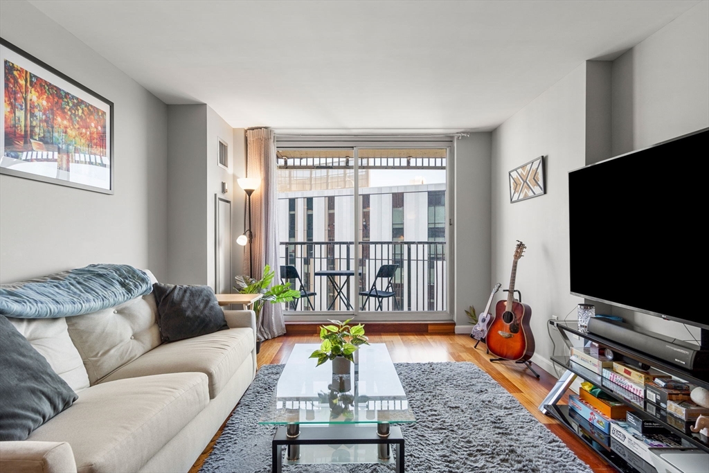 8-12 Museum Way # 1527