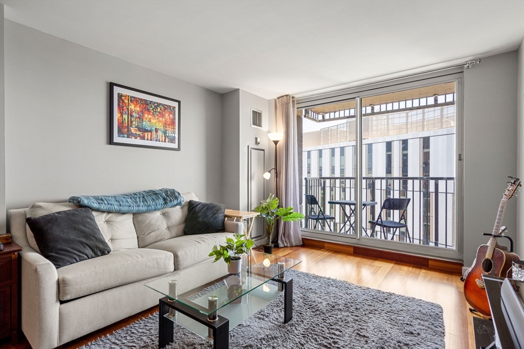 8-12 Museum Way # 1527