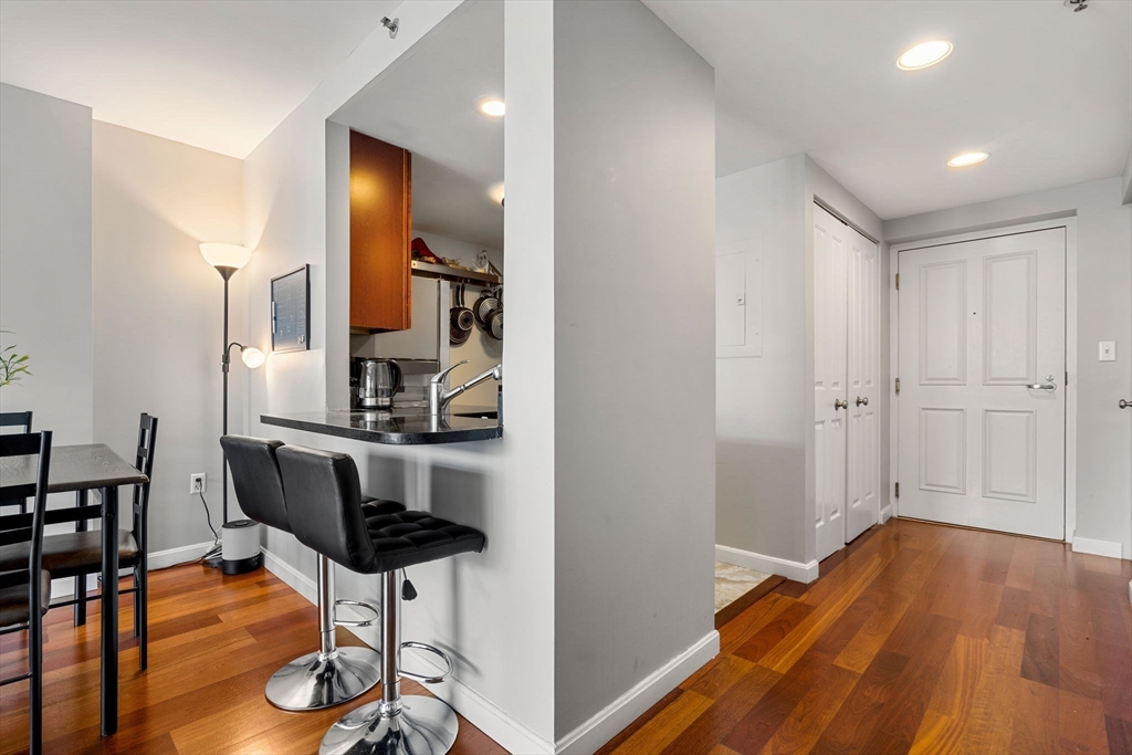 8-12 Museum Way # 1527