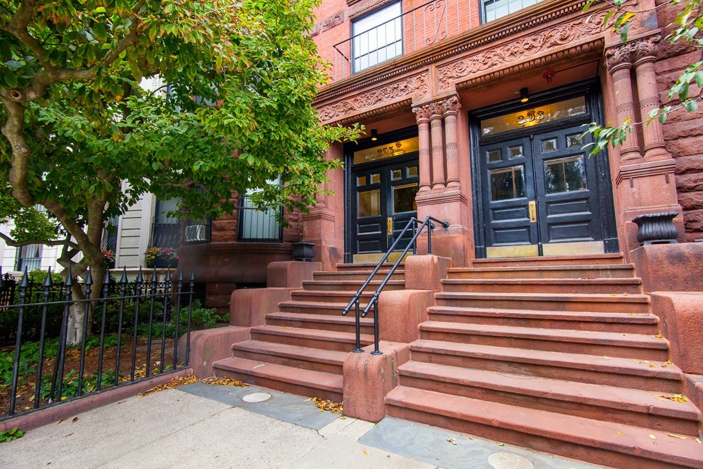 293-295 Commonwealth Ave. # 5B