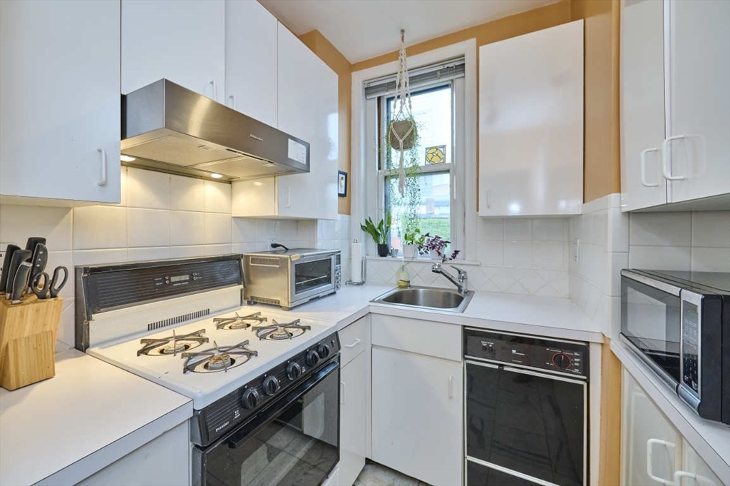 290 Commonwealth Ave # 15