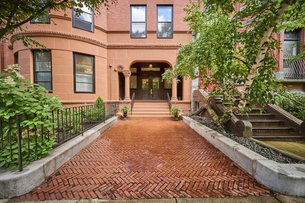 290 Commonwealth Ave # 15