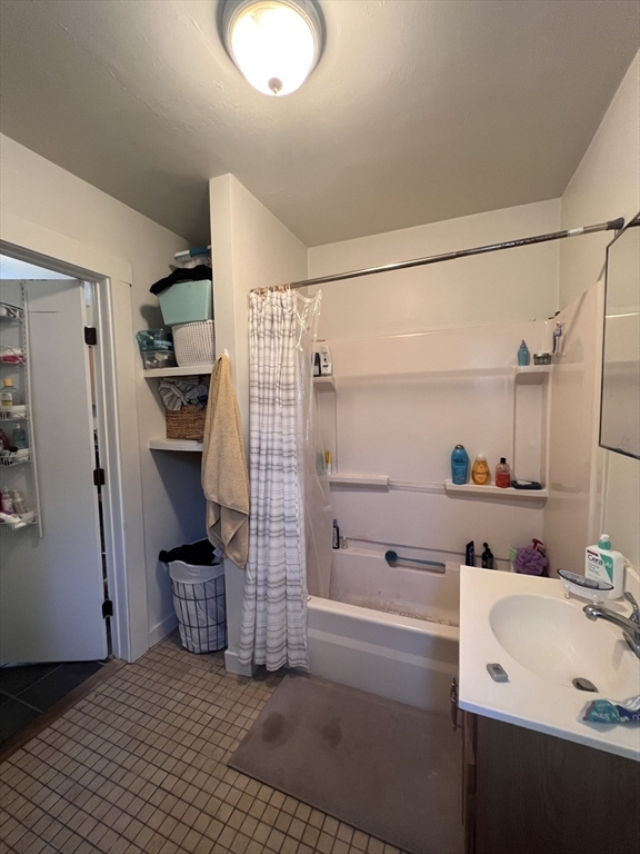 1210 Cambridge Unit: 4
