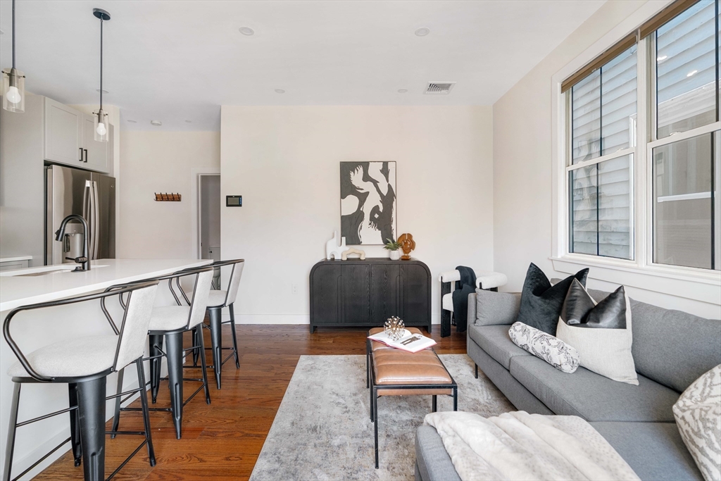 21 Lexington St # 201