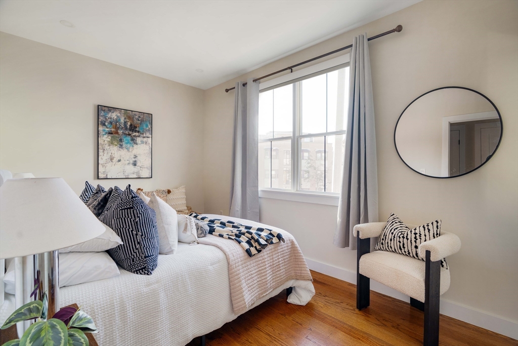 21 Lexington St # 201