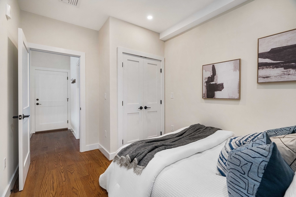 21 Lexington St # 201