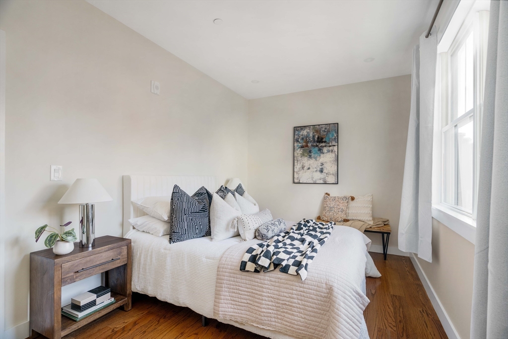 21 Lexington St # 201