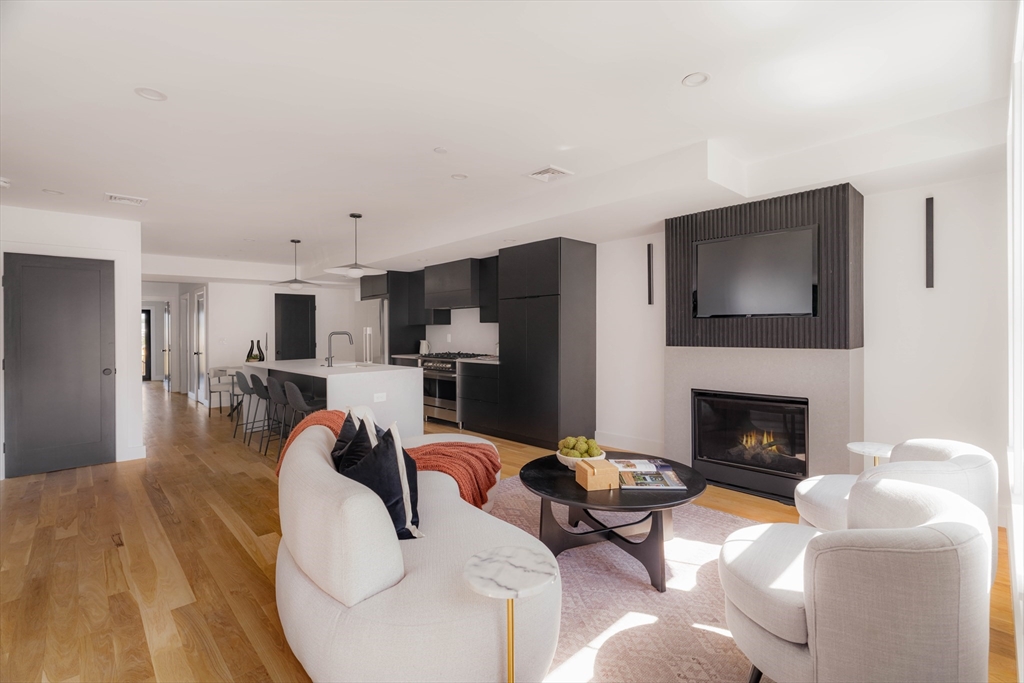 272 East Eagle St # 1