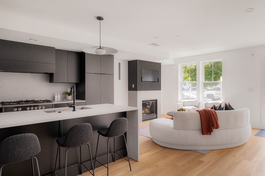 272 East Eagle St # 1