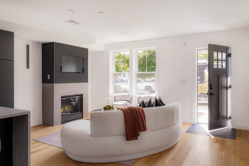 272 East Eagle St # 1