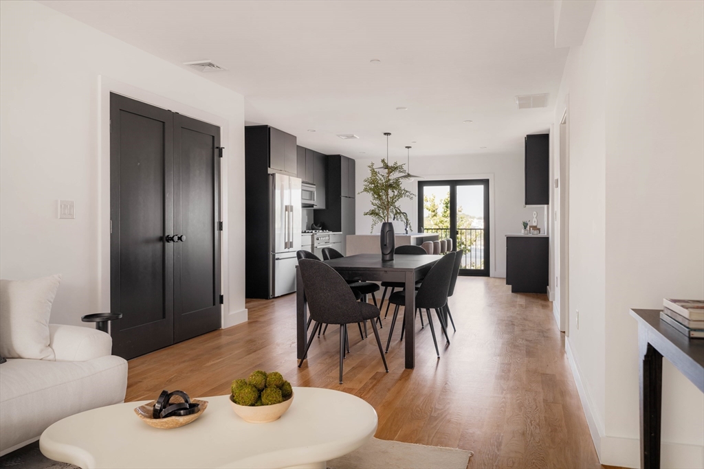 272 East Eagle St # 2