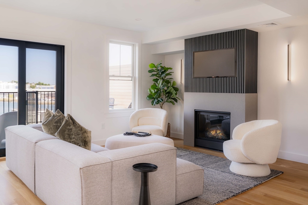 272 East Eagle St # 6