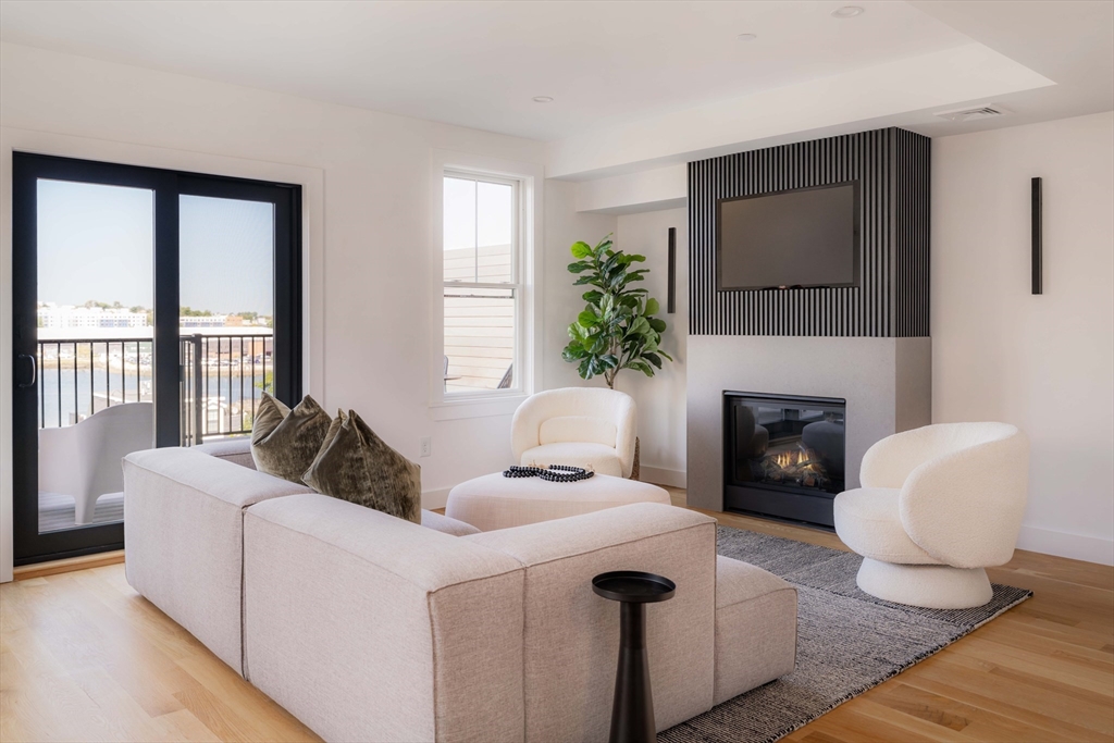 272 East Eagle St # 6