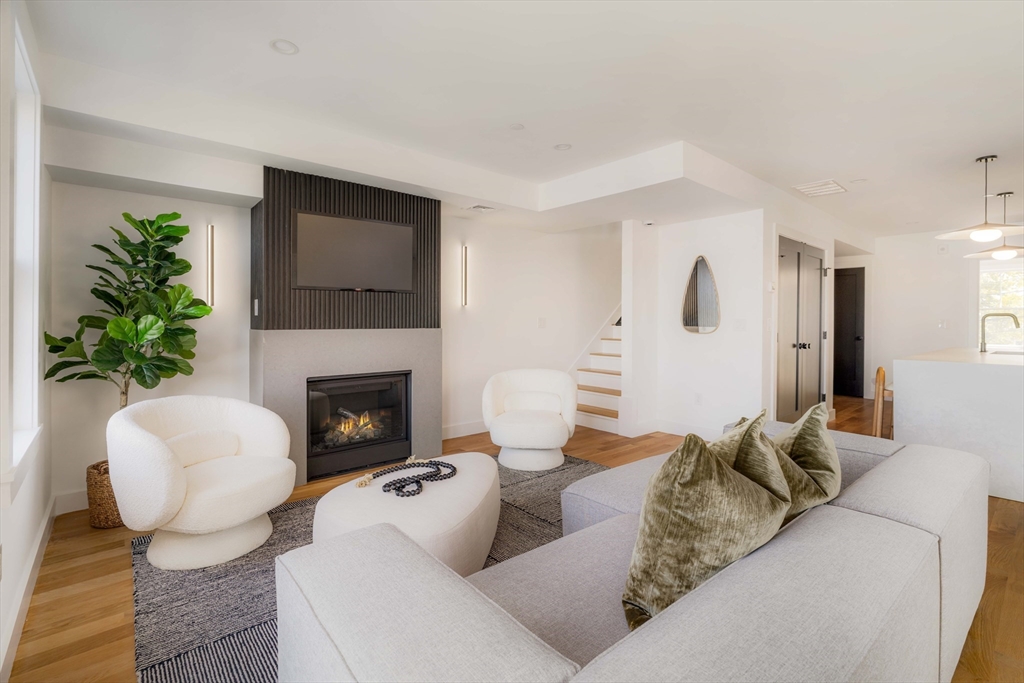 272 East Eagle St # 6