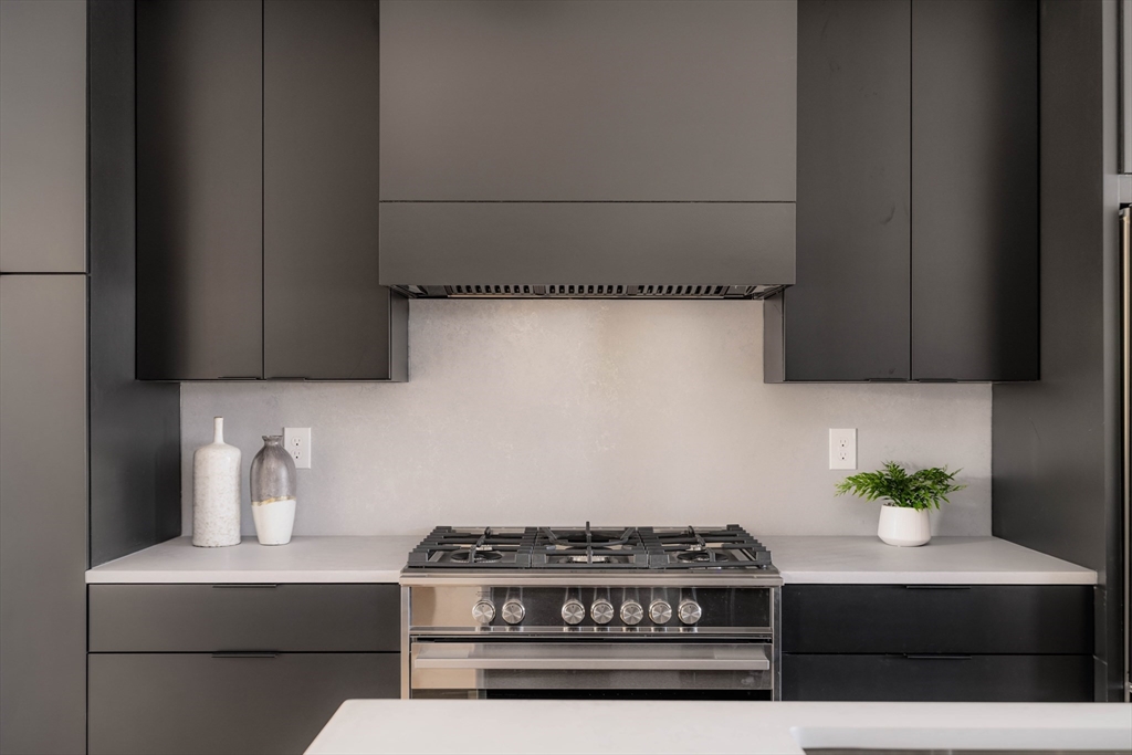 272 East Eagle St # 6