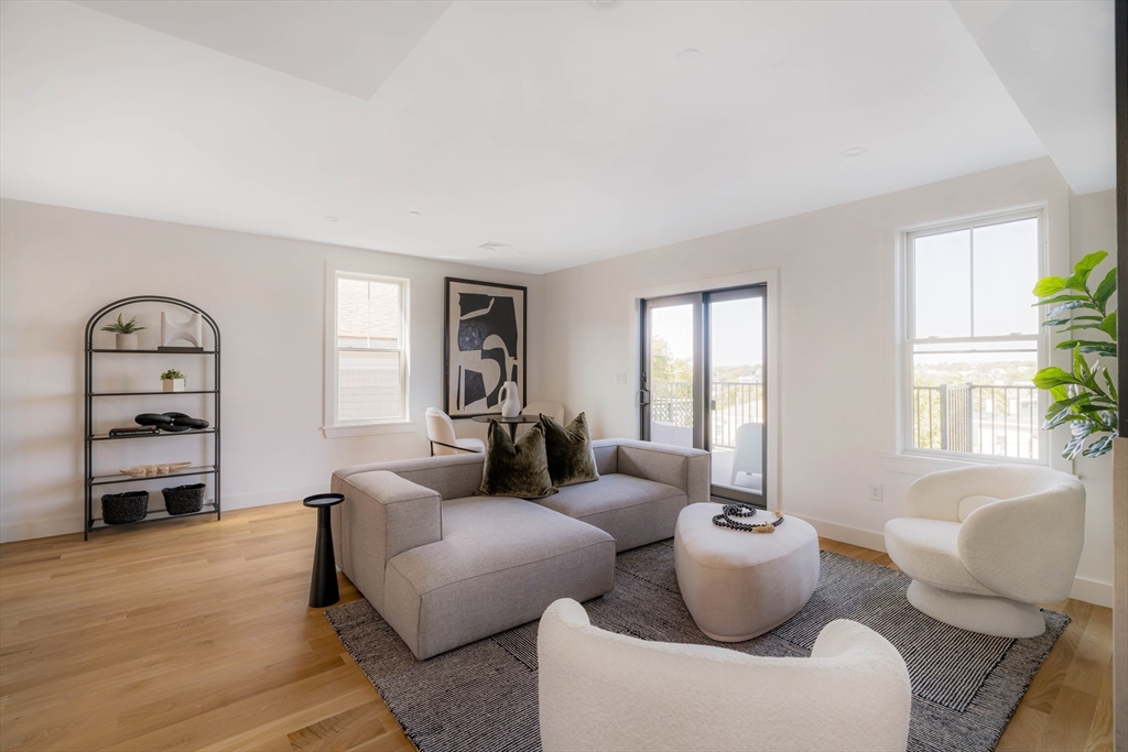 272 East Eagle St # 6