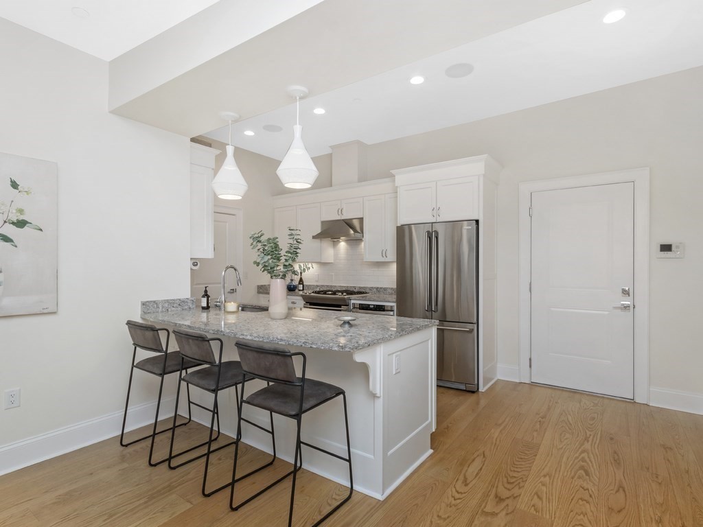 380 Bunker Hill # 102